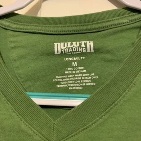 Duluth Trading Co. Green Pocket V-Neck Longtail T - Picture 2 of 4